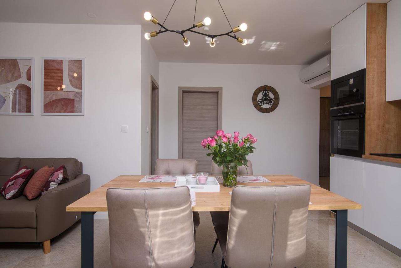 סגט ווראנייצה Villa Barbara & Zoran With Heated Swimming Pool מראה חיצוני תמונה